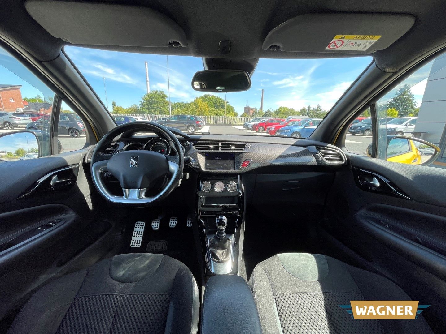 Fahrzeugabbildung Citroën DS3 SportChic Klimaautomatik Bi-Xenon Sportsitze