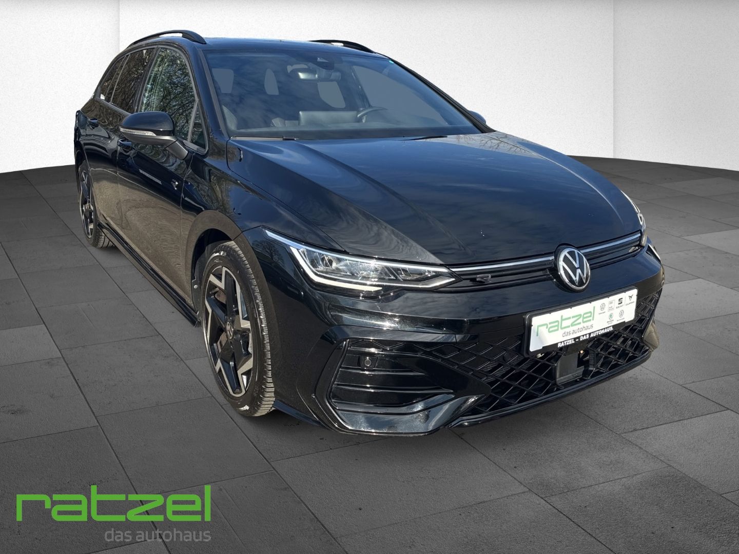 Fahrzeugabbildung Volkswagen Golf Variant R-Line 1,5 l eTSI DSG LED ACC Apple