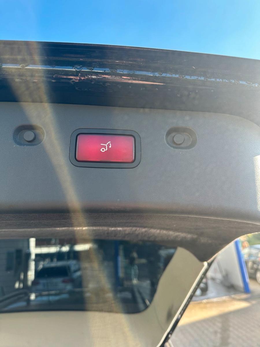 Mercedes-Benz E220 2004 — photo 12