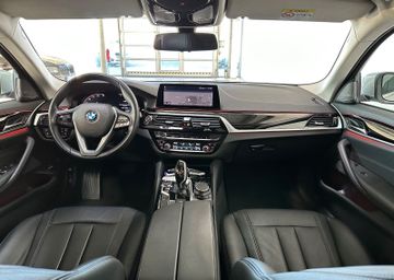 Fahrzeugabbildung BMW 540i xD DAB Alarm 360°H/K HUD 20" LiveCockpitPro