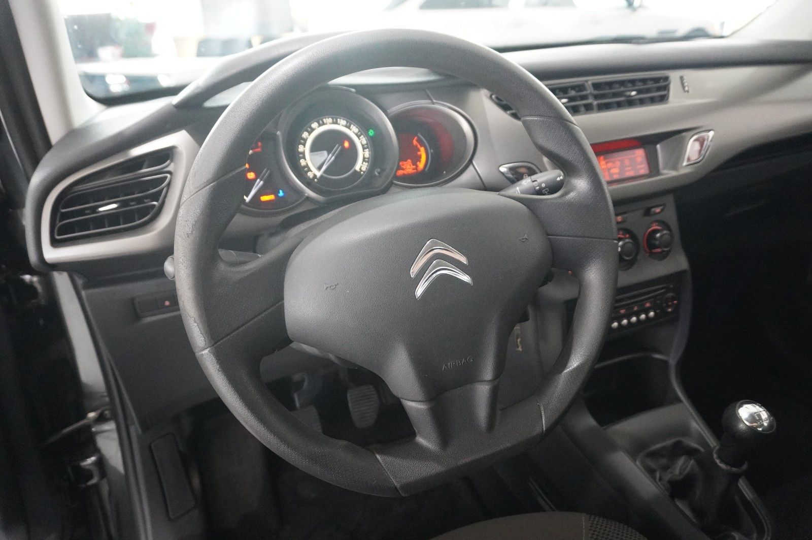 Fahrzeugabbildung Citroën C3 PureTech 1.2 SELECTION KLIMA/PDC/TEMP./USB