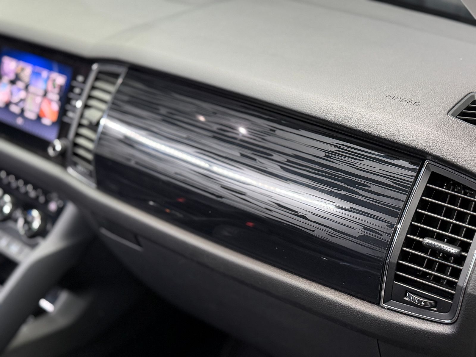 Fahrzeugabbildung SKODA Kodiaq Style 4x4|7-SITZER|NAVI|DSG|KEYLESS|AHK