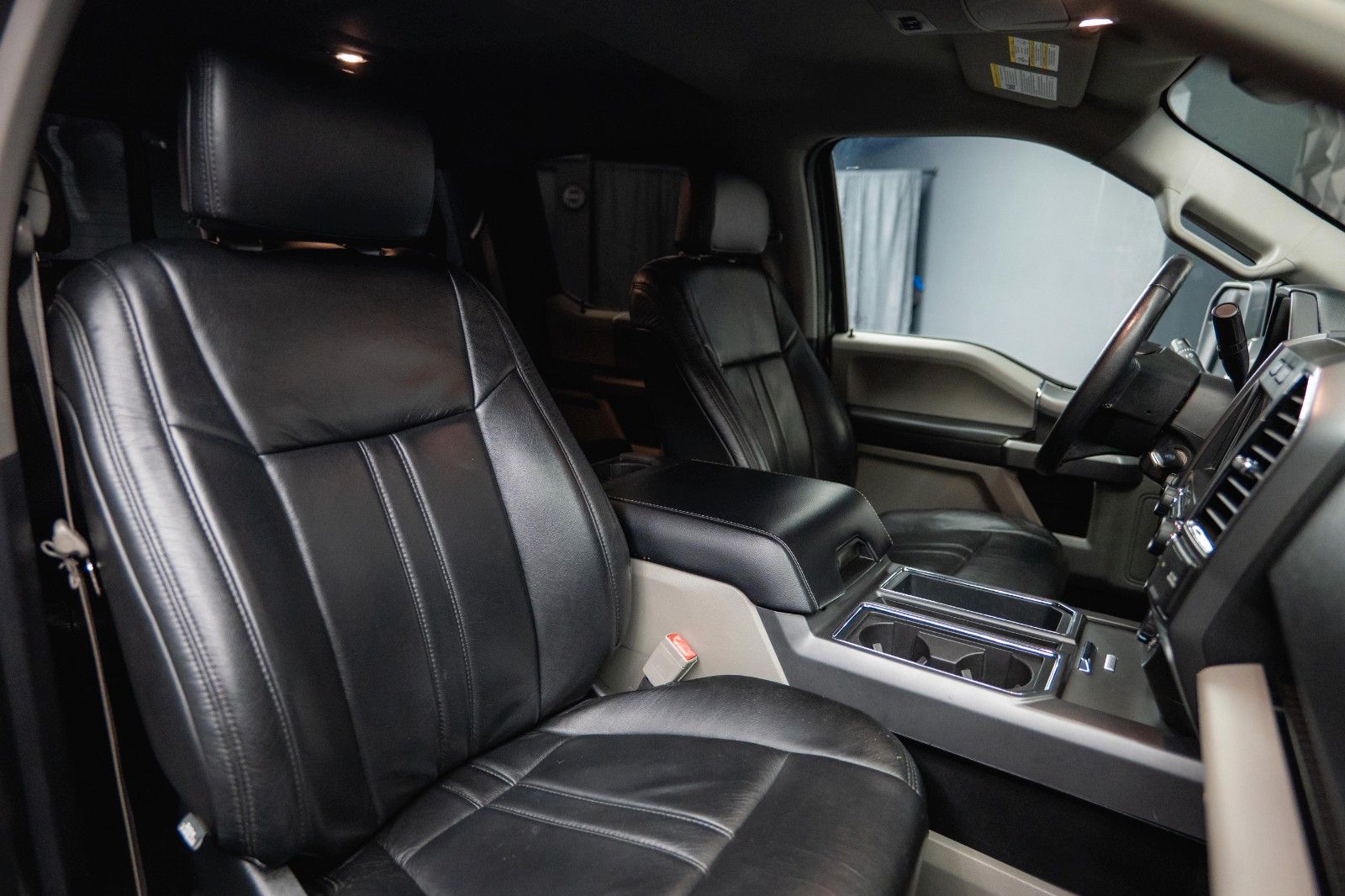 Fahrzeugabbildung Ford F150 5.0L V8 4x4 Offroad XLT SupCrew Unfallfrei