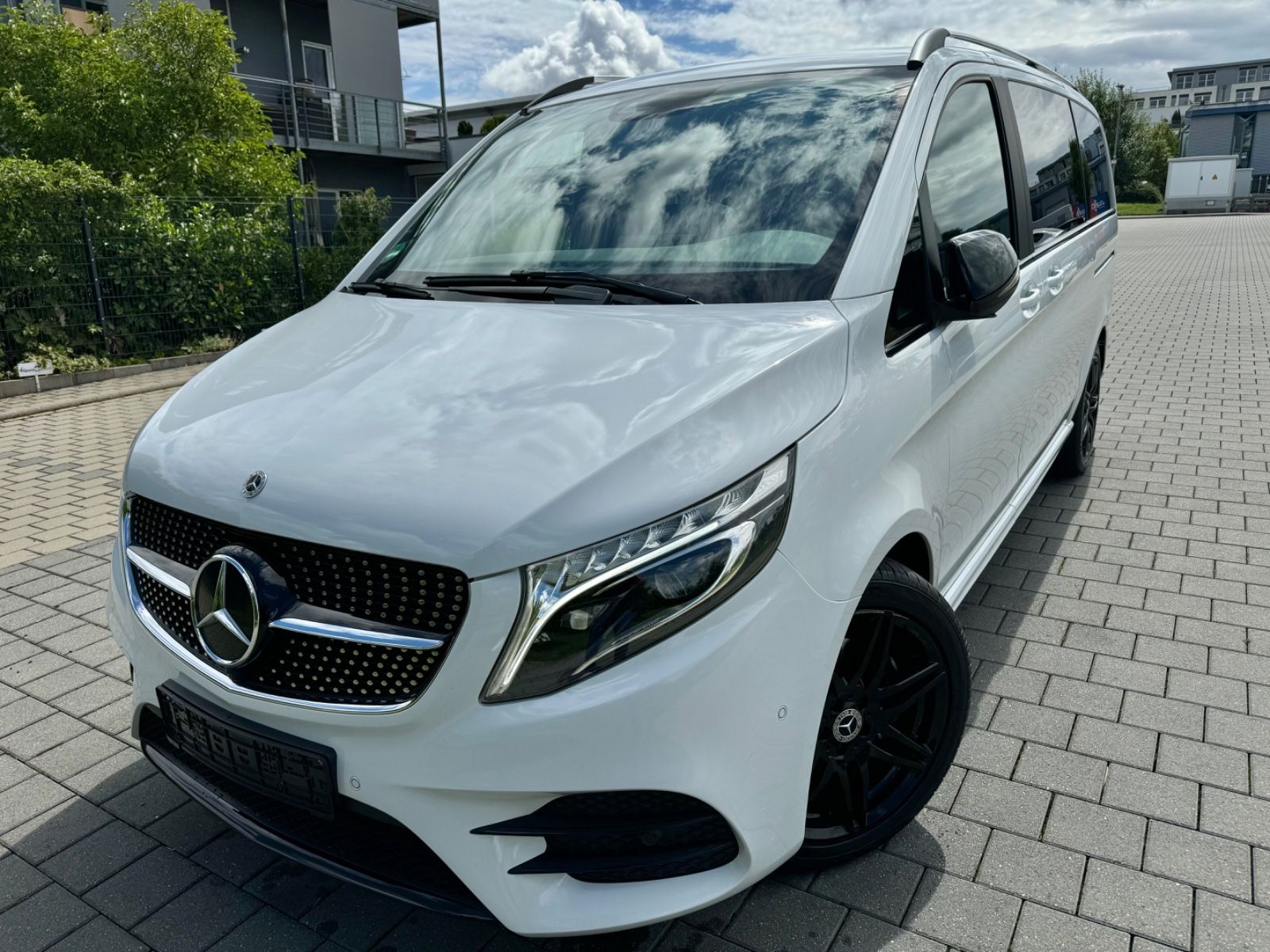 MERCEDES-BENZ V 300 AMG PANO*NAVI*LEDER*7SITZE*KAM*EL-TÜRE*AHK