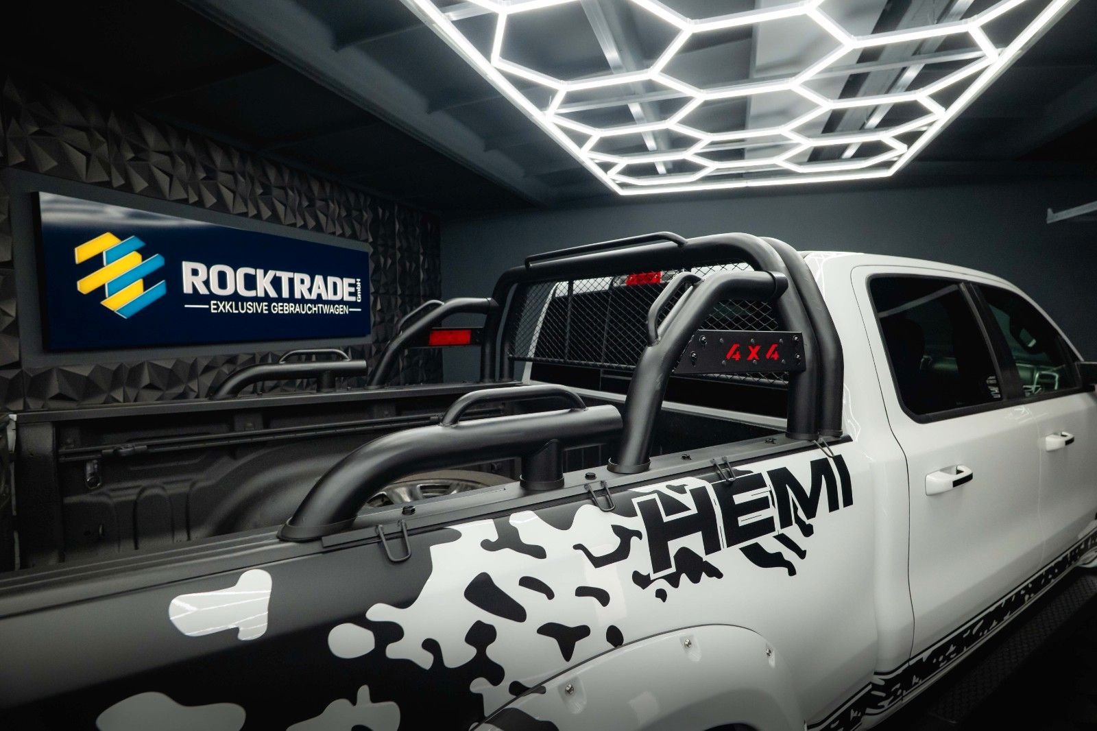 Fahrzeugabbildung Dodge RAM 5.7 V8 HEMI 4x4 OFFROAD Night-Paket *LED*