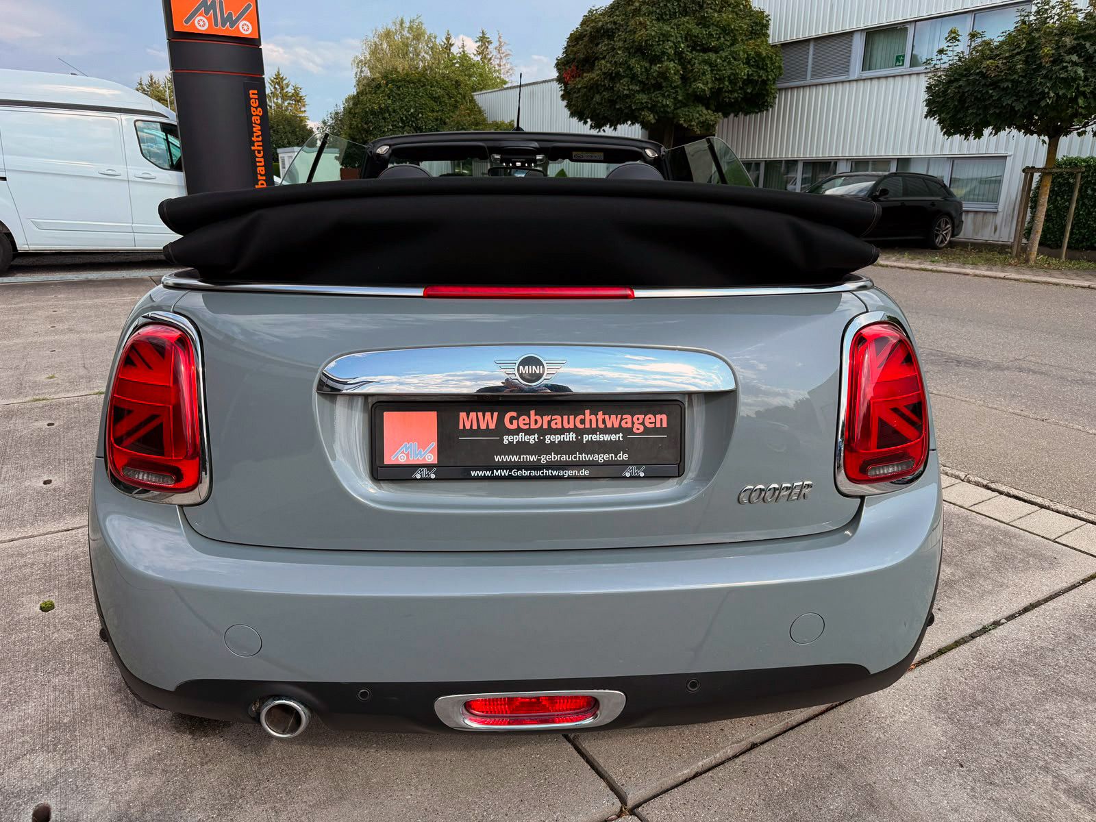 Fahrzeugabbildung MINI Cooper Cabrio Steptr. PDC KAM NAV LED TEMP SHZ