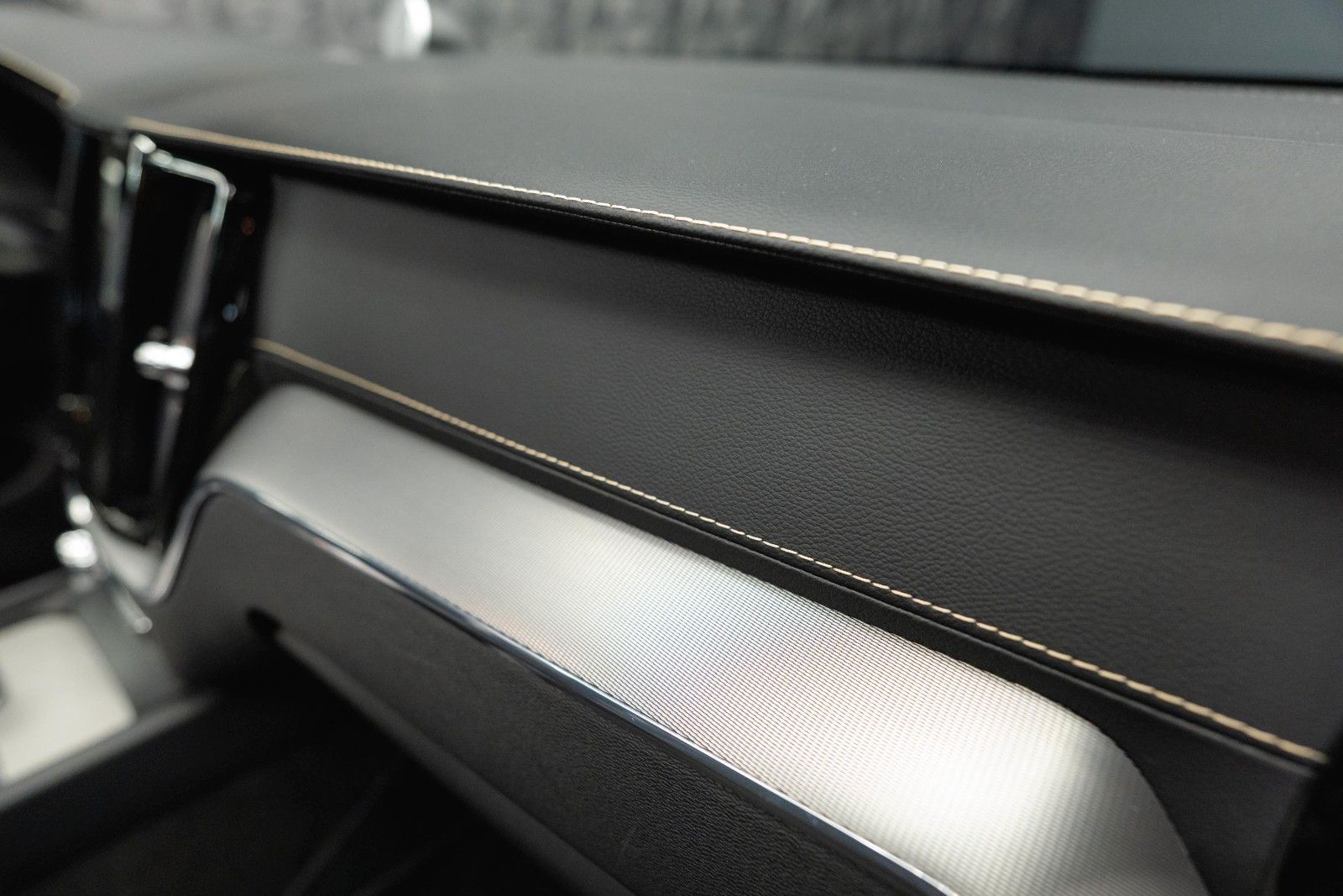 Fahrzeugabbildung Volvo XC60 R Design AWD | ACC | Pano | B&W | LED | 21`