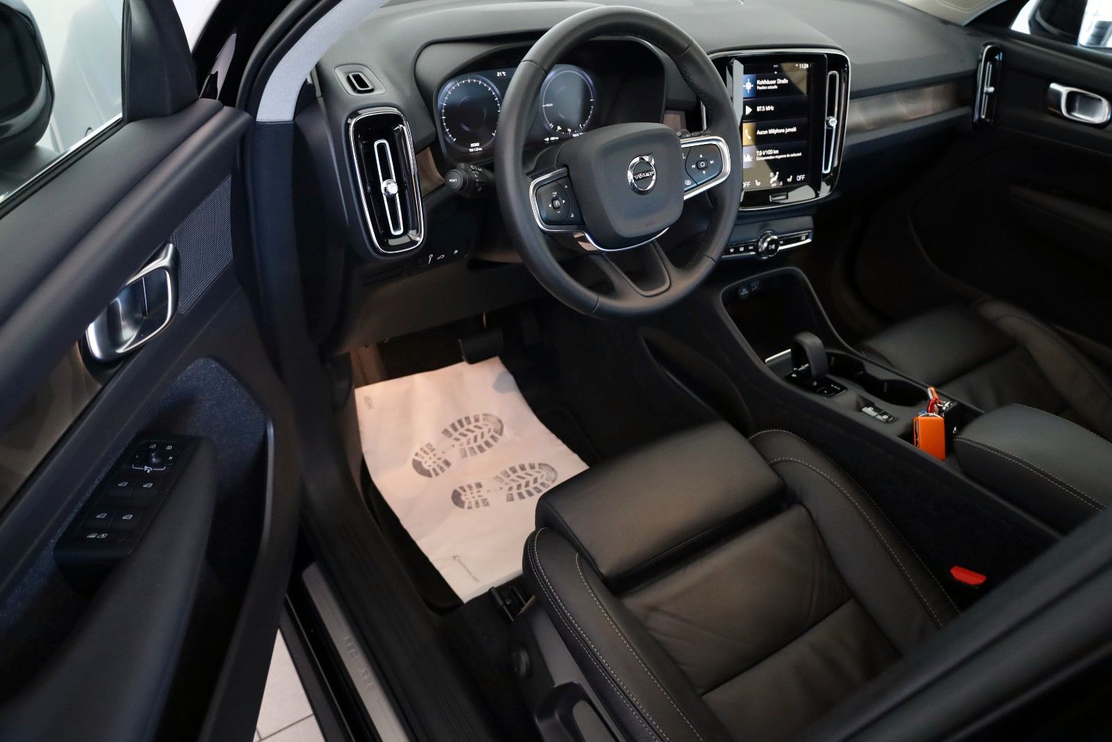 Fahrzeugabbildung Volvo XC40 Core Recharge,Leder,Navi,LED,SH,Kamera,AHK