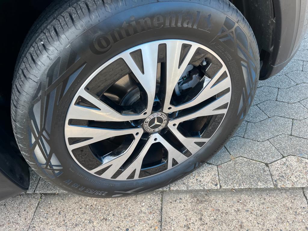 Mercedes-Benz GLB 220