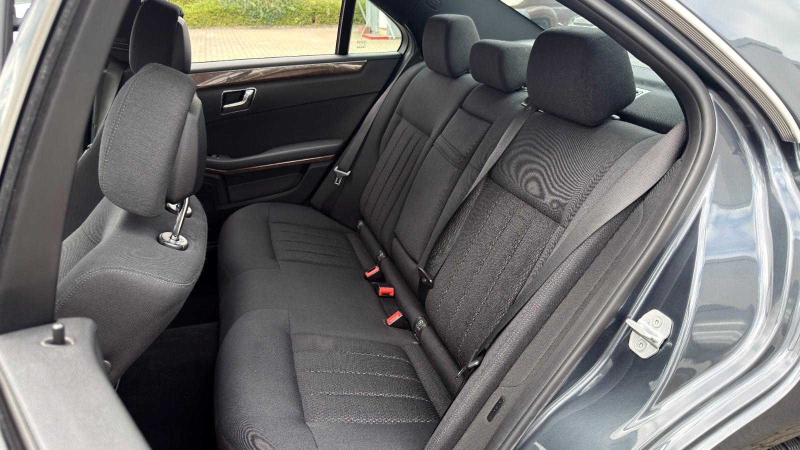 Mercedes-Benz E 220 Elegance *Automatik*AMG-Paket*Xenon*