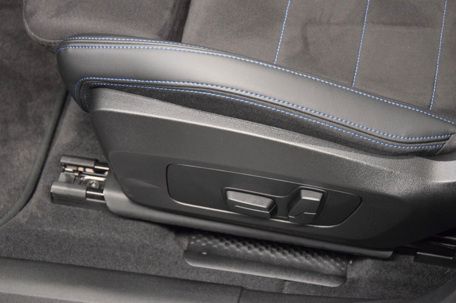 Fahrzeugabbildung BMW 223i xDrive Active Tourer M Sport Pano HuD AHK