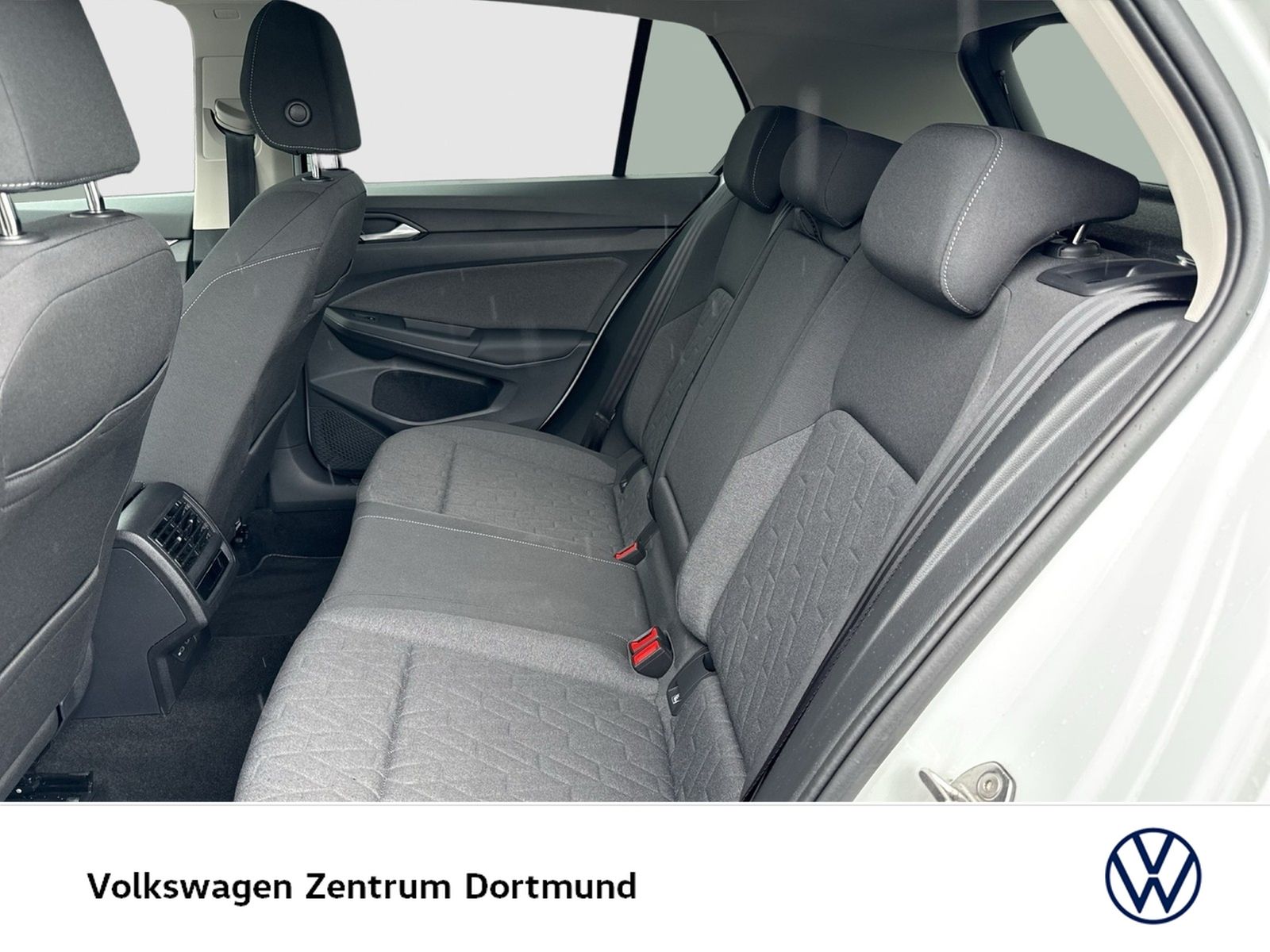 Volkswagen Golf VIII 1.5 eTSI LIFE CAM ACC CARPLAY SITZHEIZ foto 10