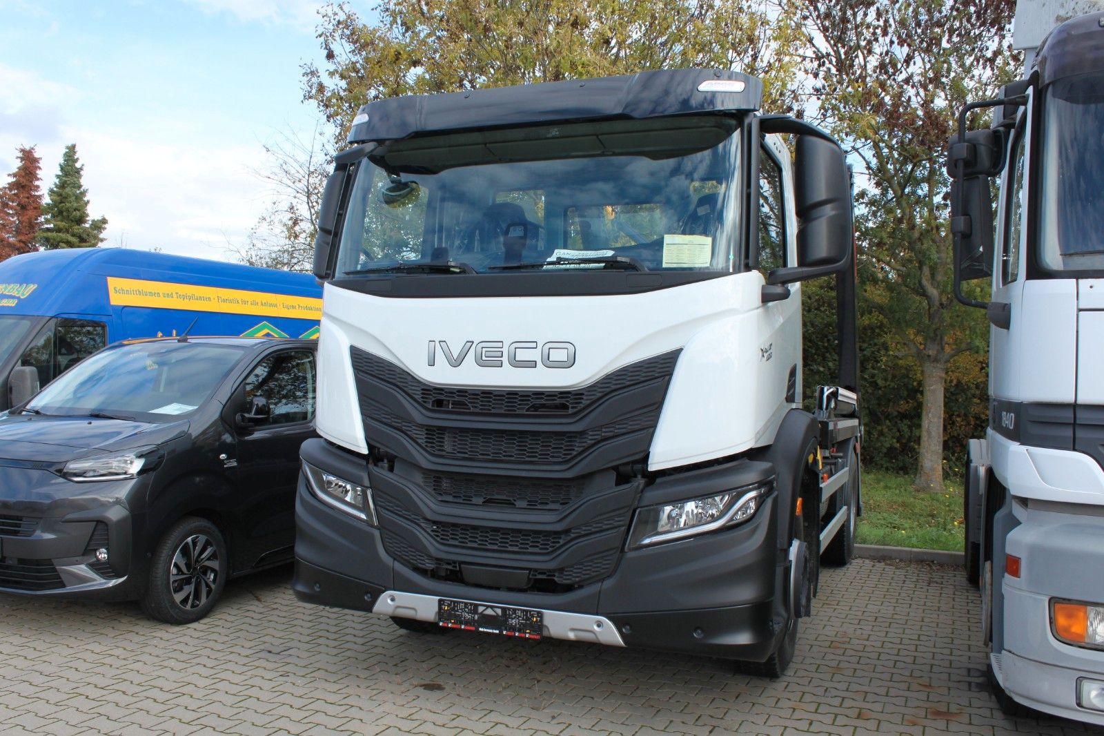 Fahrzeugabbildung Iveco X-Way AD200X40/P ON