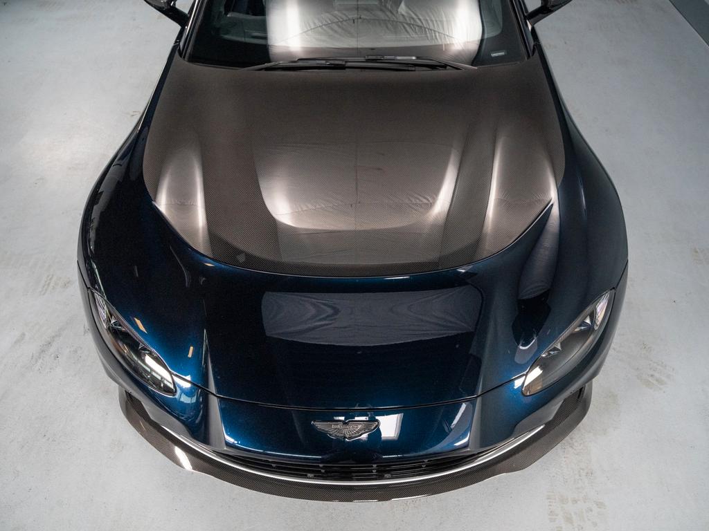 Aston Martin V12 Vantage