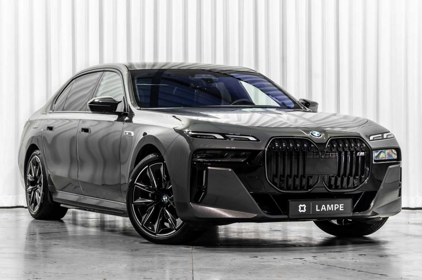 BMW BMW 760 M760e xDrive Executive Lounge Entertainmen