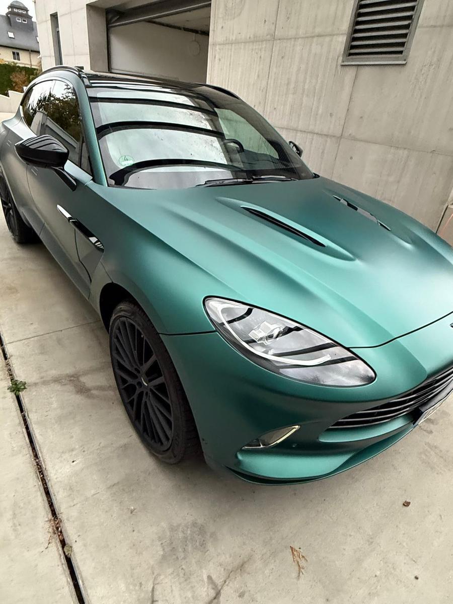 Aston Martin DBX 4.0 V8 Racing Grün