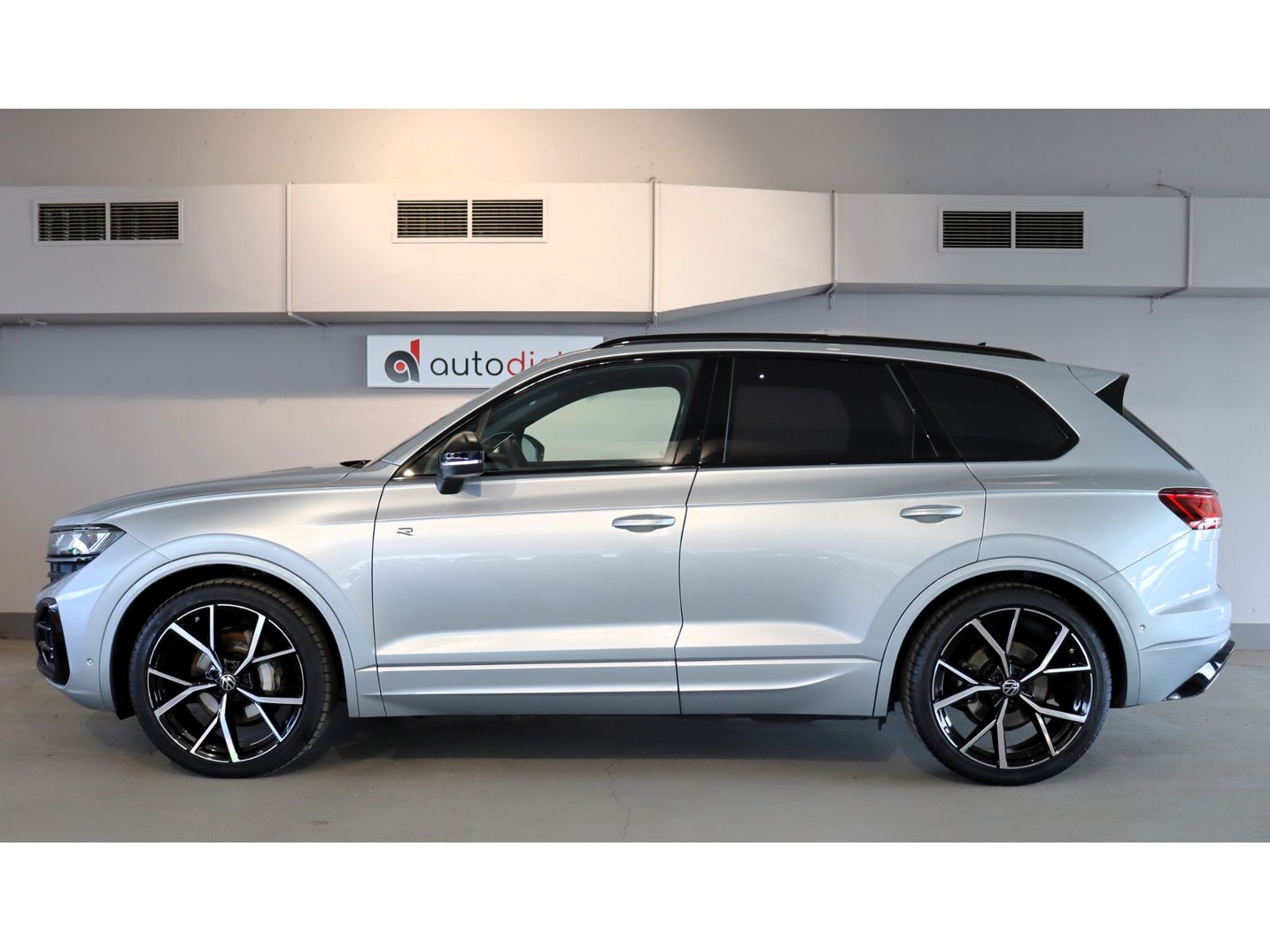 Volkswagen Touareg 3.0 TDI 4M R-Line STHZ AHK PANO foto 4