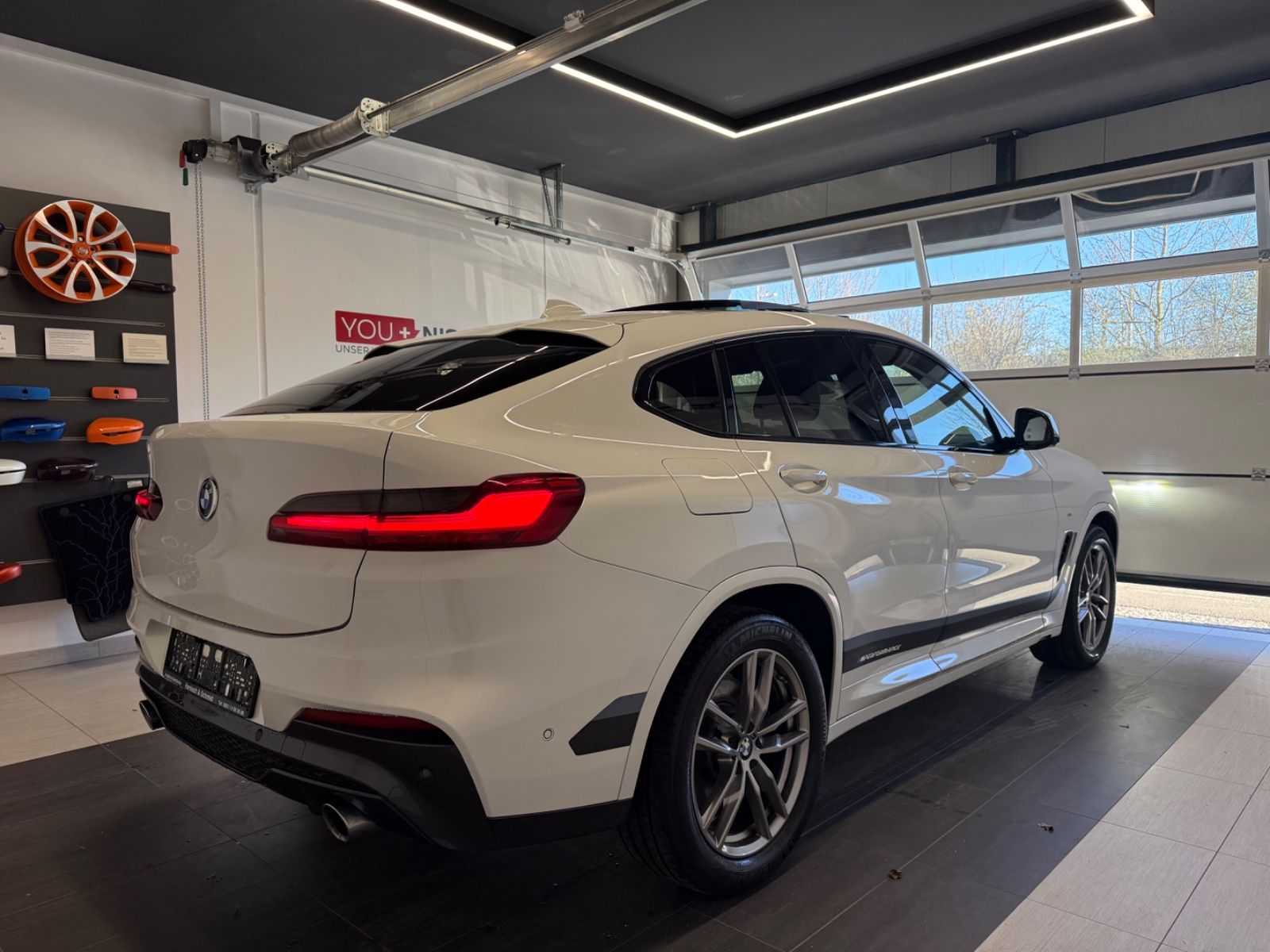 Fahrzeugabbildung BMW X4 xDrive 30 d M Sport Pano, HeadUp, HarmanKard.