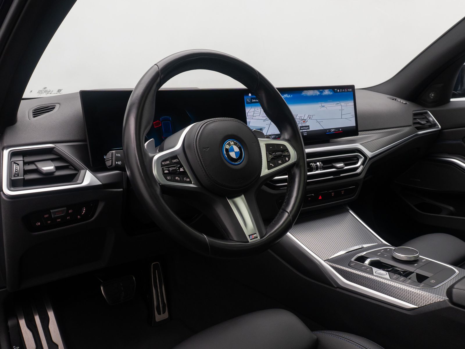 Fahrzeugabbildung BMW 320e M Sport AHK Panorama Stop&Go DAB H/K 18Zoll