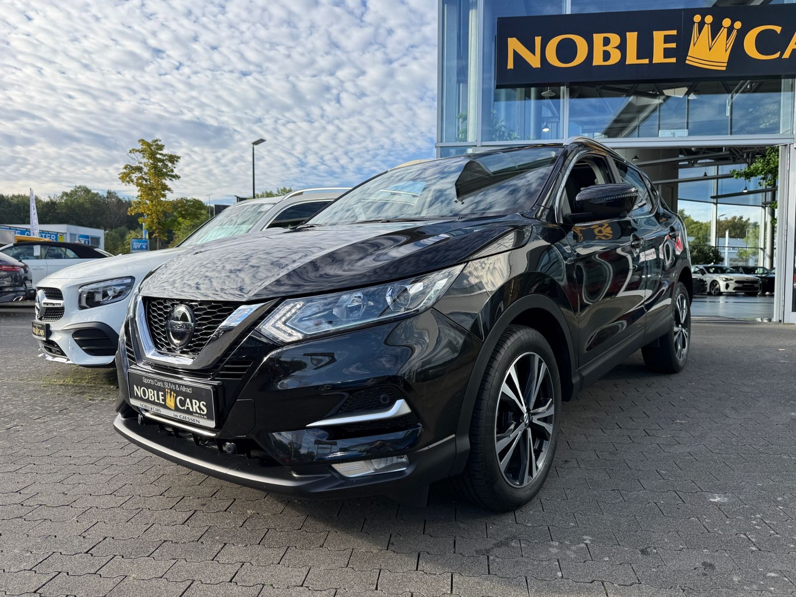 Fahrzeugabbildung Nissan Qashqai 1.3 DIG-T DCT ZAMA PANO NAV SHZ