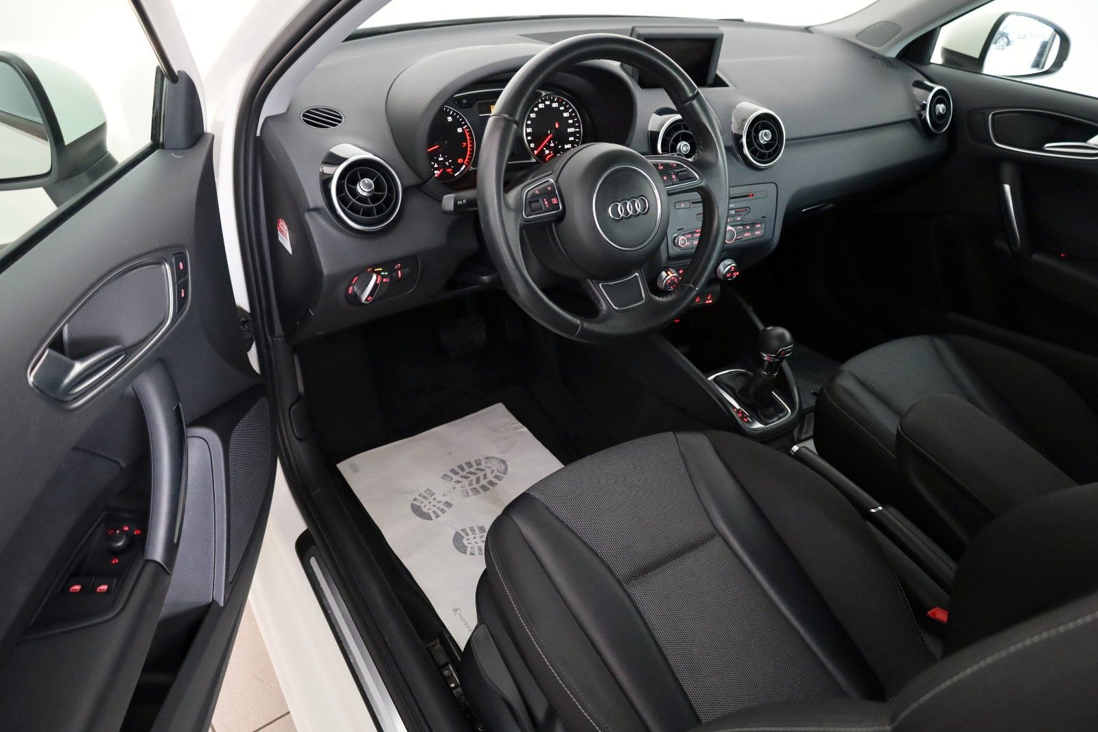 Fahrzeugabbildung Audi A1 Ambition,S-Tronic, T.Leder, Navi, Xenon, +WR