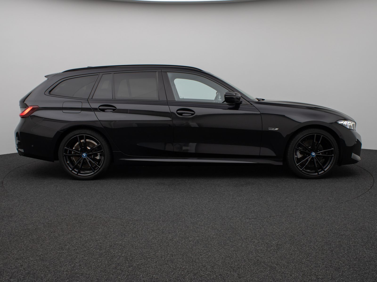 Fahrzeugabbildung BMW 330e M Sport Kamera DAB H/K CockPit+ Stop&Go 19"