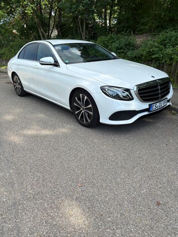MERCEDES-BENZ E 220 d Autom. -