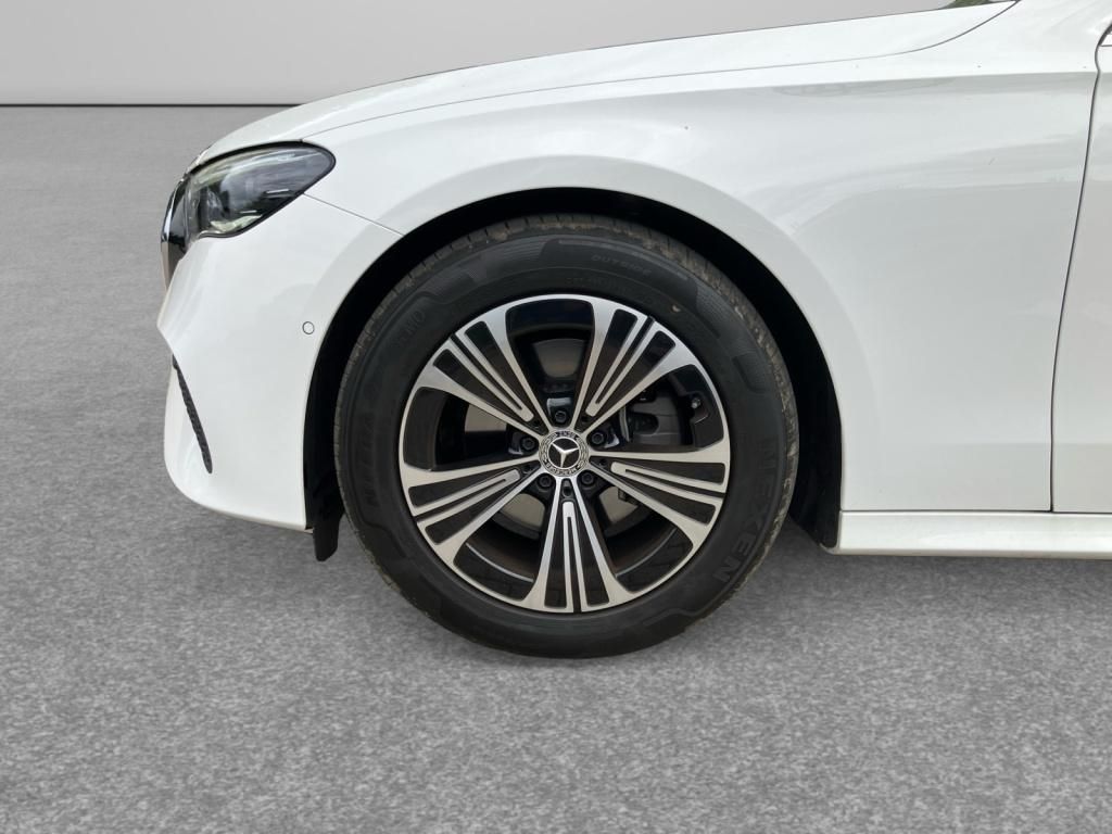 Fahrzeugabbildung Mercedes-Benz E 200 4M T Standhzg*AHK*Distronic*Digital-Light*