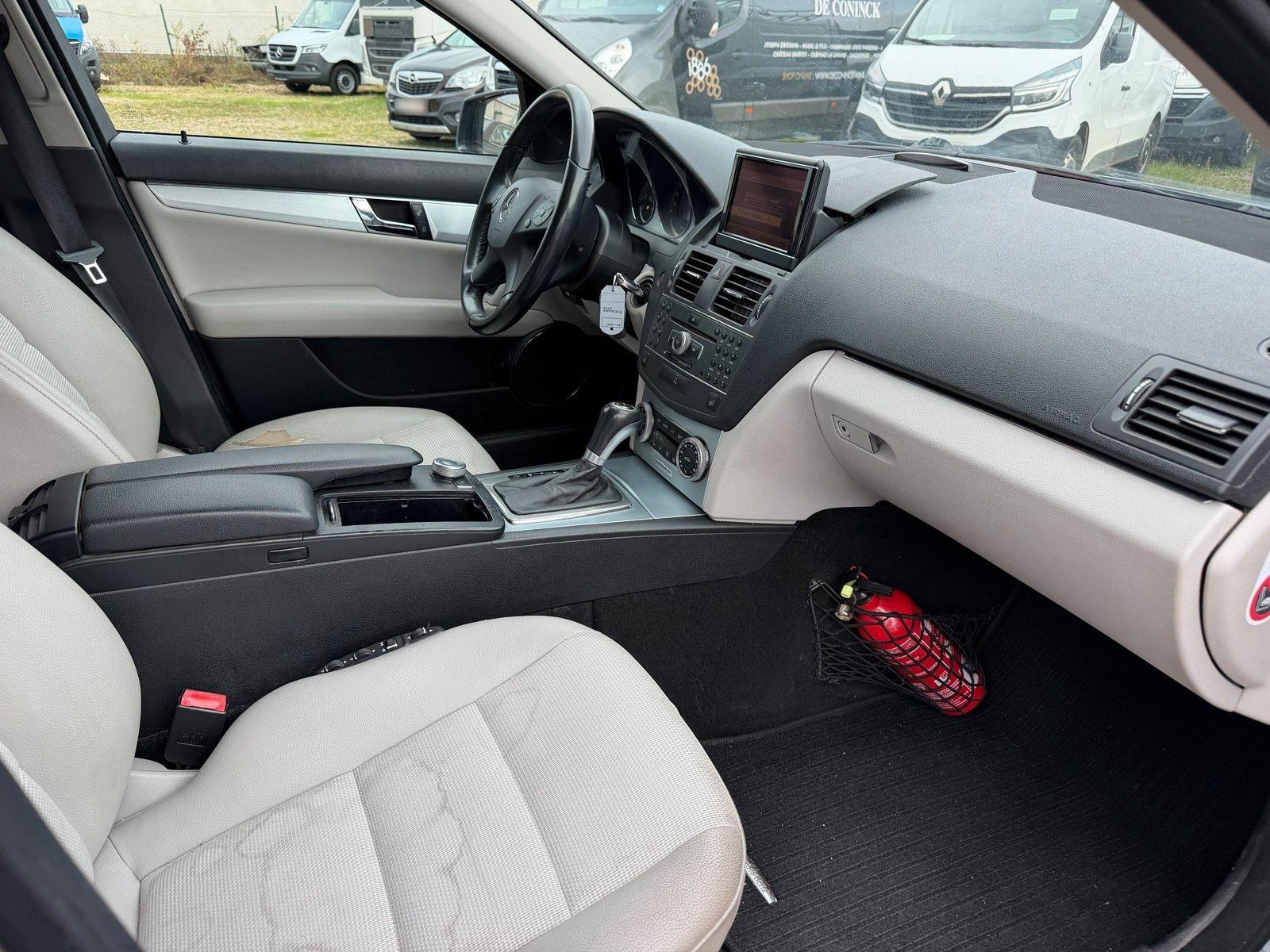 Mercedes-Benz C220 2010 — photo 8
