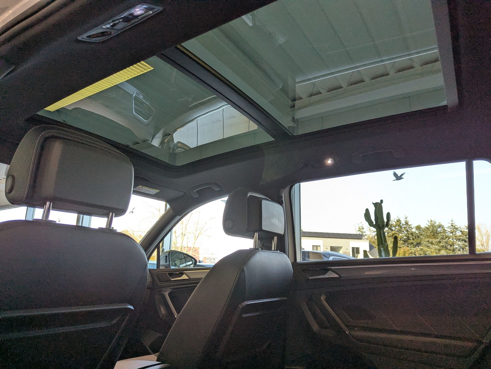 VW Tiguan Allspace 2.0 TDI DSG R-Line 4M Pano AHK - Image 14