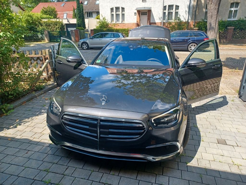 Image of Mercedes-Benz E 300