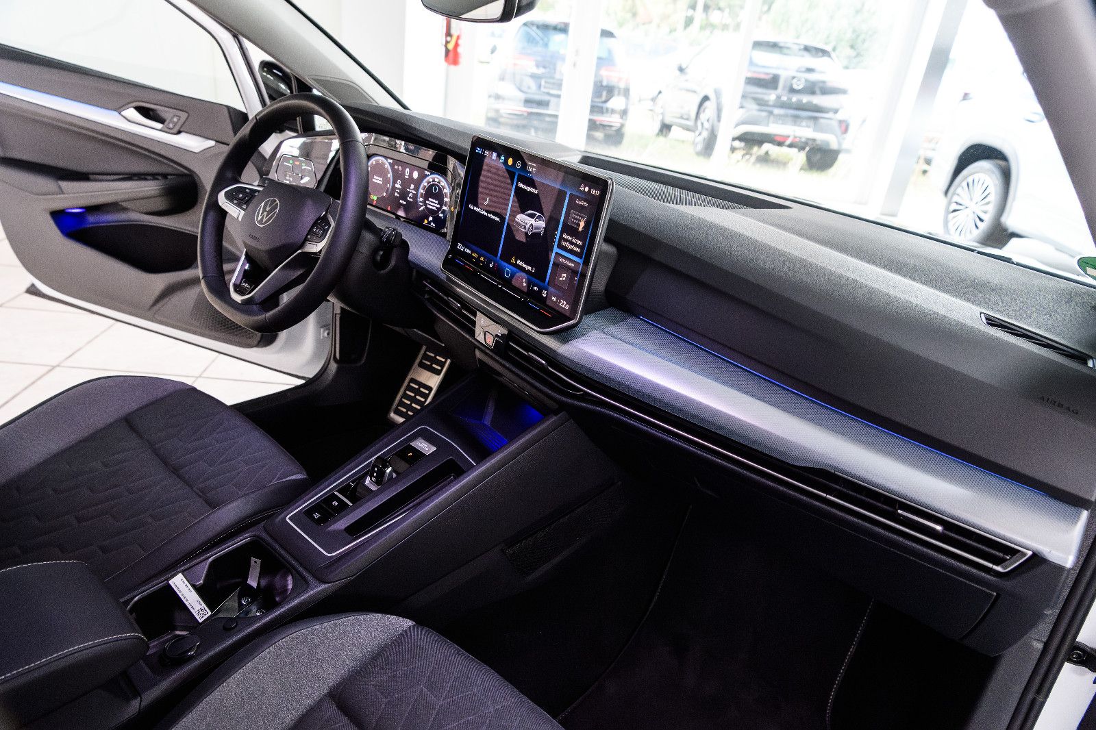 Fahrzeugabbildung Volkswagen Golf VIII GOAL 1.5 eTSI DSG +LED +Kamera +SHZ