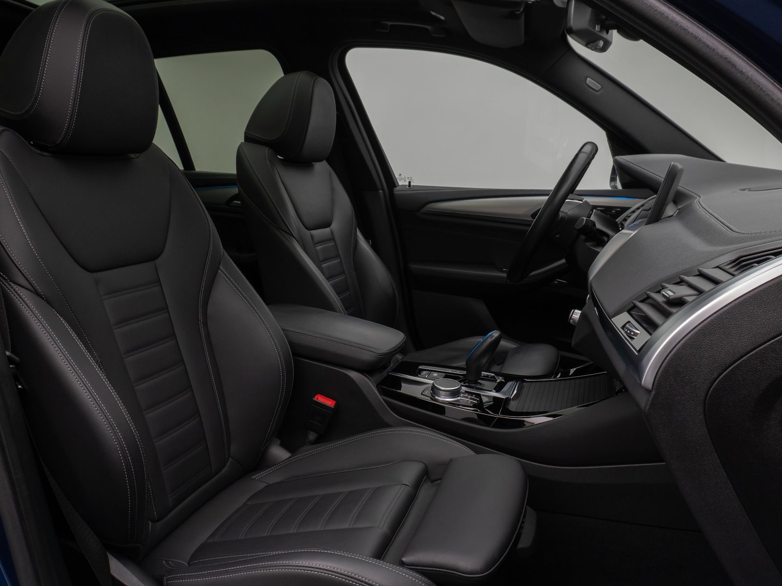 Fahrzeugabbildung BMW iX3 Impressive Panorama 360°HUD DAB H/K AHK Komf