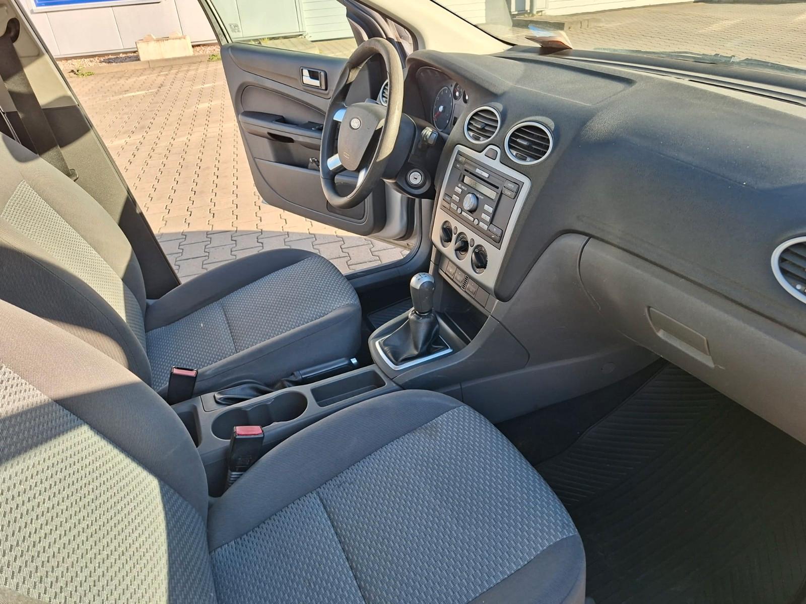 Ford Focus 2006 — photo 8