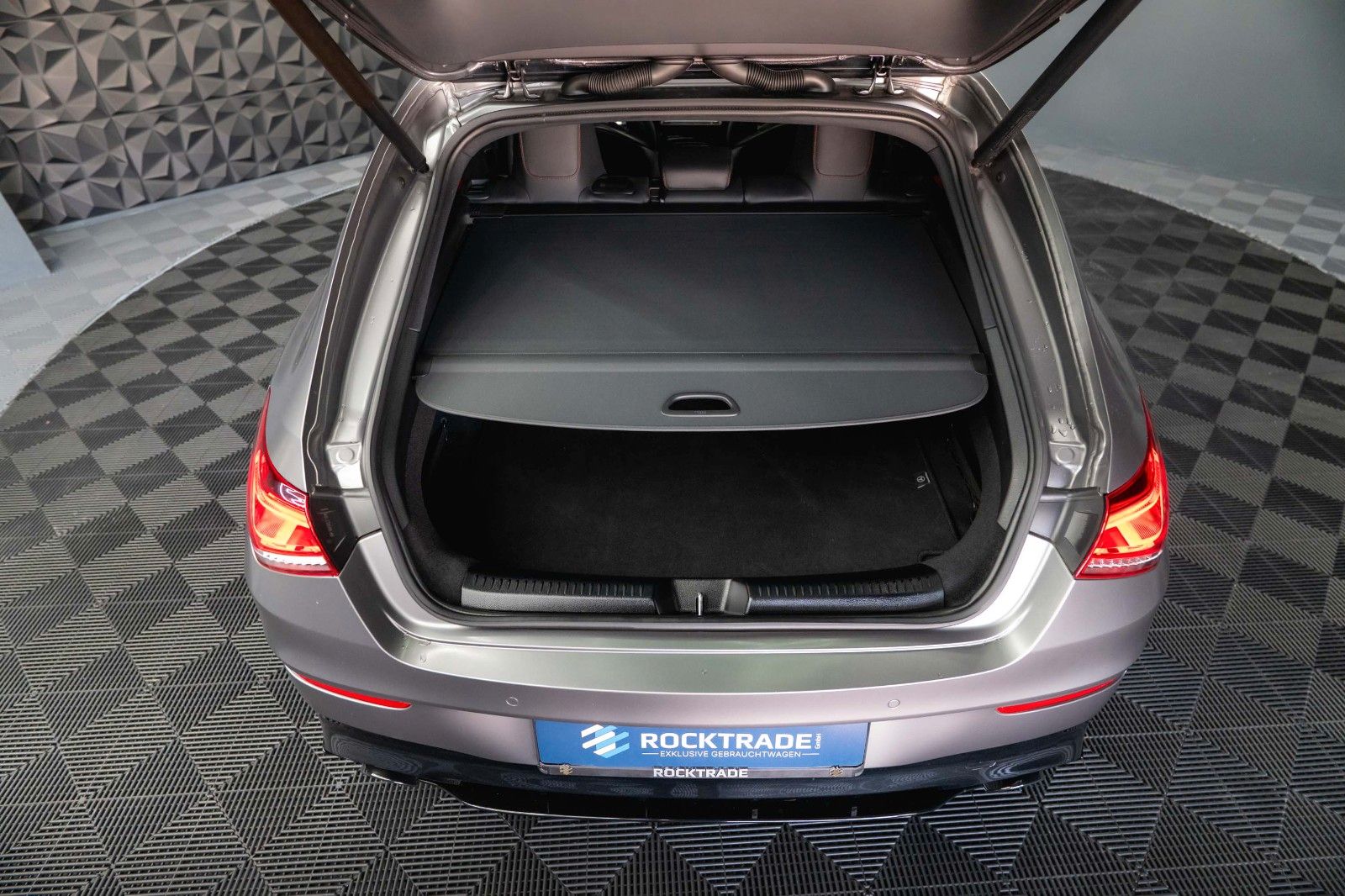 Fahrzeugabbildung Mercedes-Benz CLA 35 AMG 4Matic Performance Night-Paket | Pano