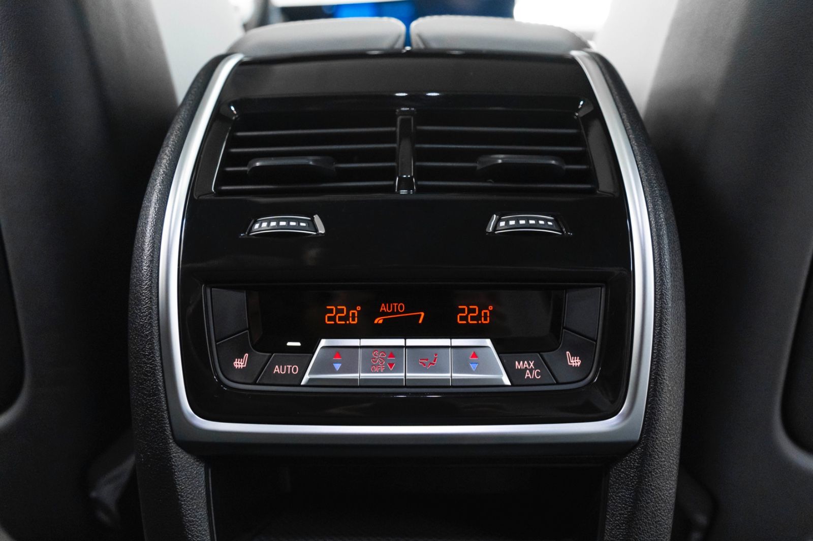 Fahrzeugabbildung BMW X6 M Competition B&W SKY LOUNGE 360° M+S