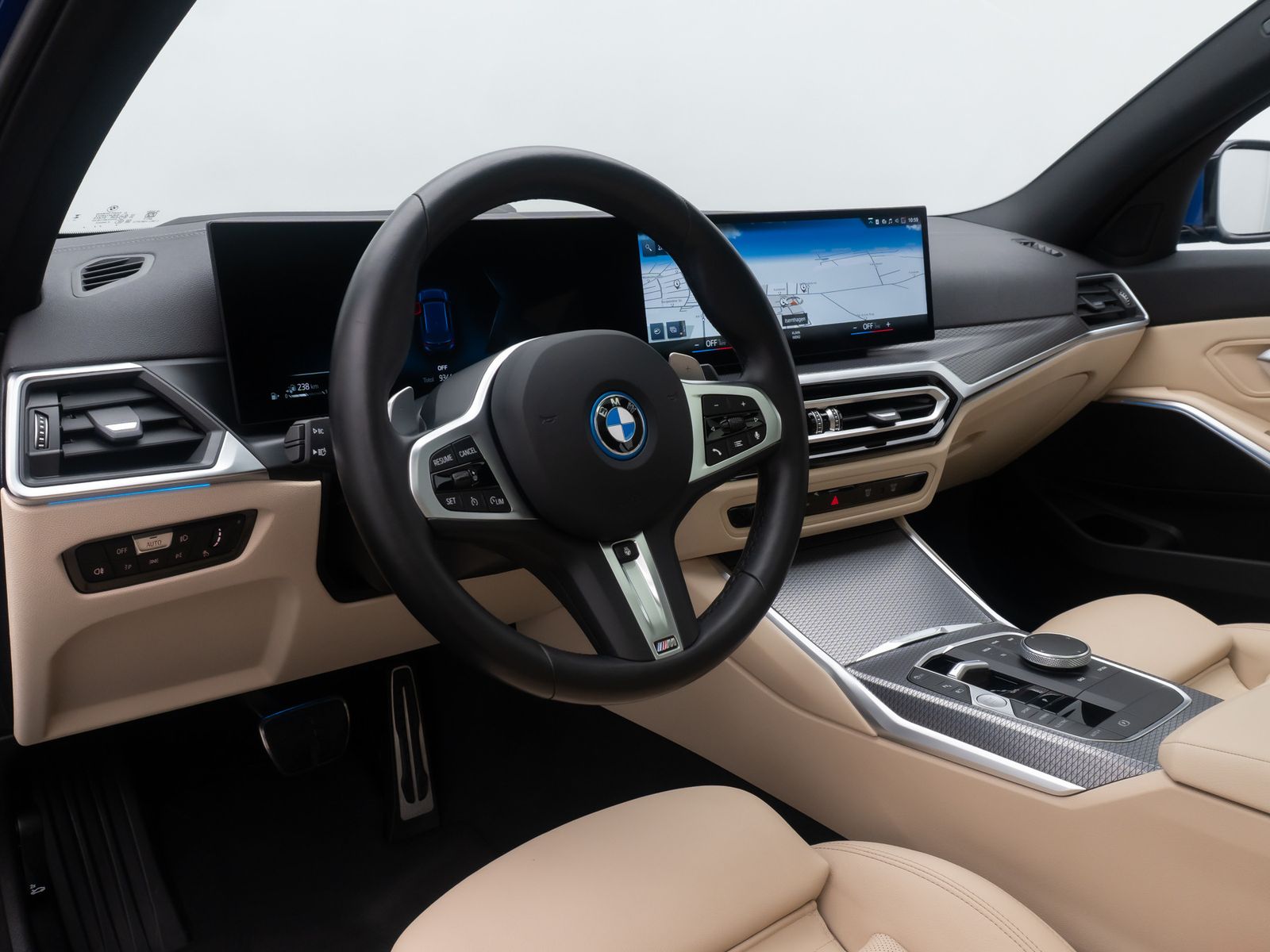 Fahrzeugabbildung BMW 330e xD  M Sport Panorama Kamera HUD DAB HiFi