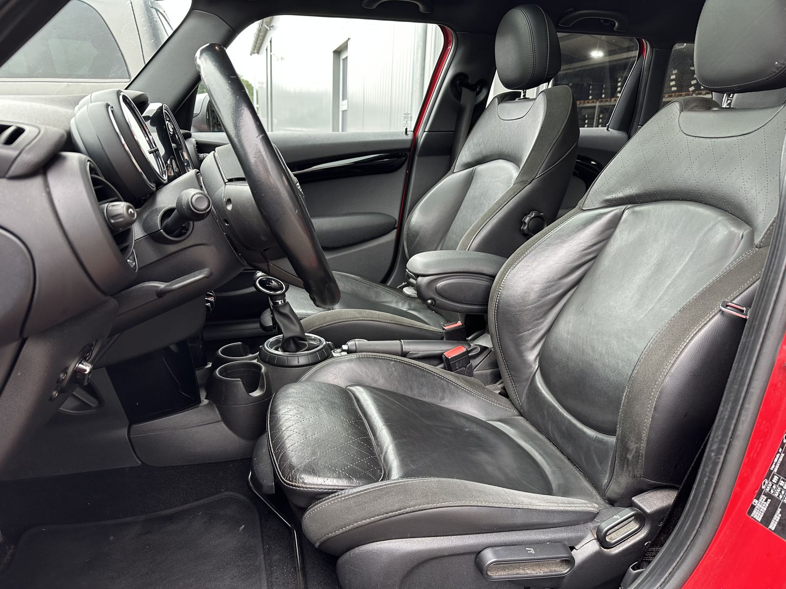 Fahrzeugabbildung MINI Cooper S Aut. JCW NAV+LED+PANO+LEDER+18ZOLL+2HD