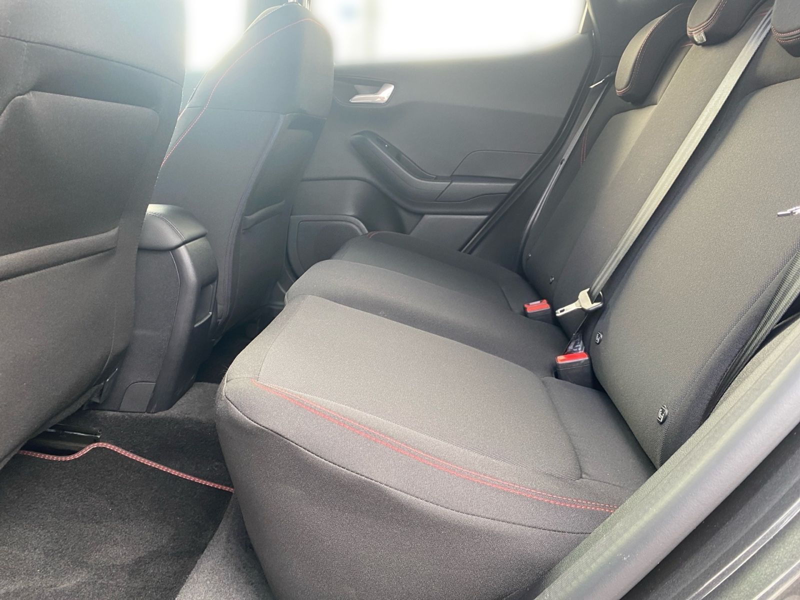 Fahrzeugabbildung Ford Fiesta 1.0 EcoBoost Hybrid Automatik ST-Line X