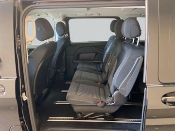 Mercedes V 220 - 11