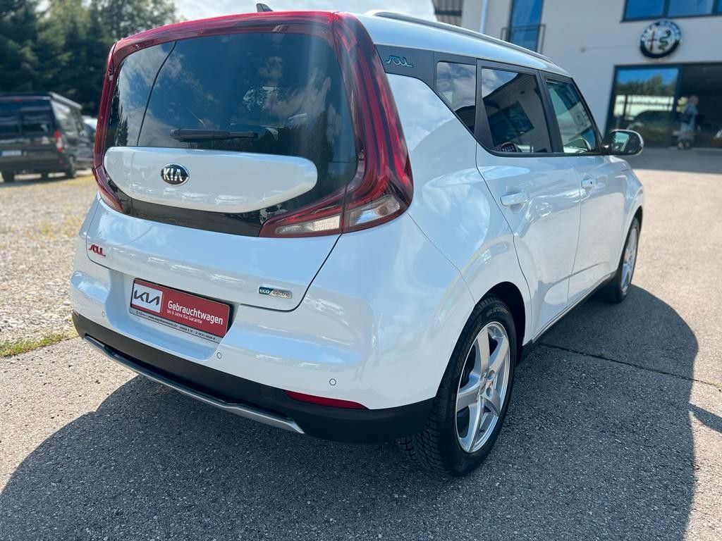 Fahrzeugabbildung Kia Kia e-Soul Spirit SITZKÜHL,LEDER,NAVI 204PS