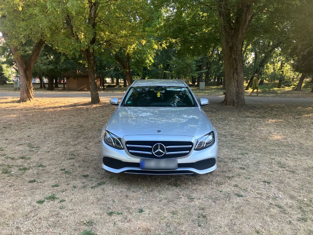 Image of Mercedes-Benz E 220