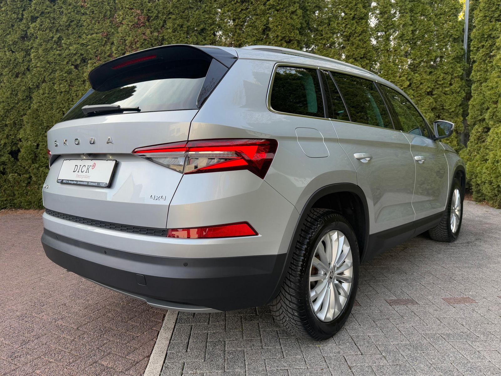 Fahrzeugabbildung SKODA Kodiaq 2.0 TSI DSG 4x4 Style MATRIX+KAM+ACC+VIRT