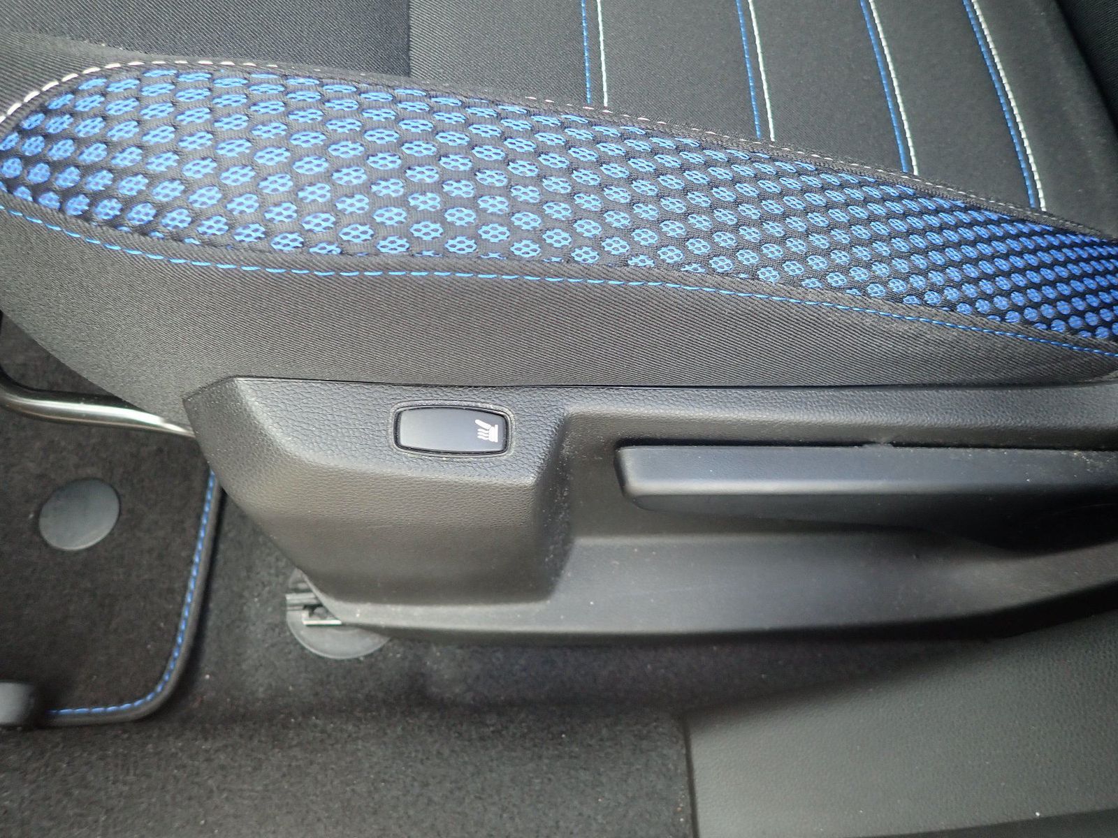 Fahrzeugabbildung Dacia Duster II Celebration TCe 100 ECO-G