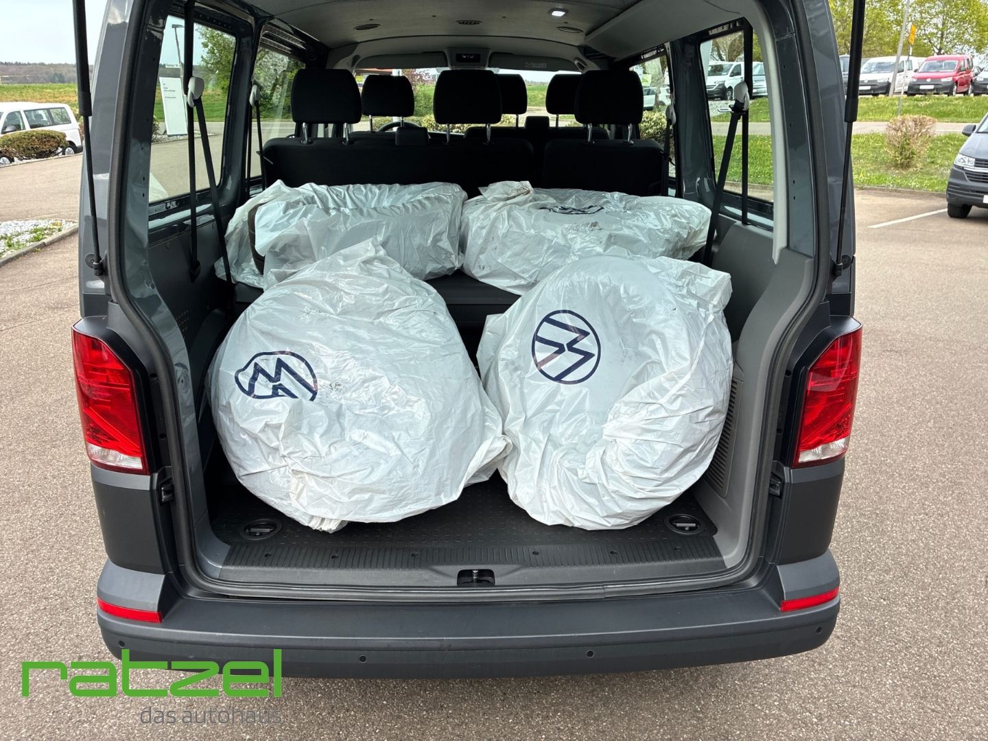 Fahrzeugabbildung Volkswagen T6.1 Transporter KR 2.0 TDI DAB PDC Berganfahras