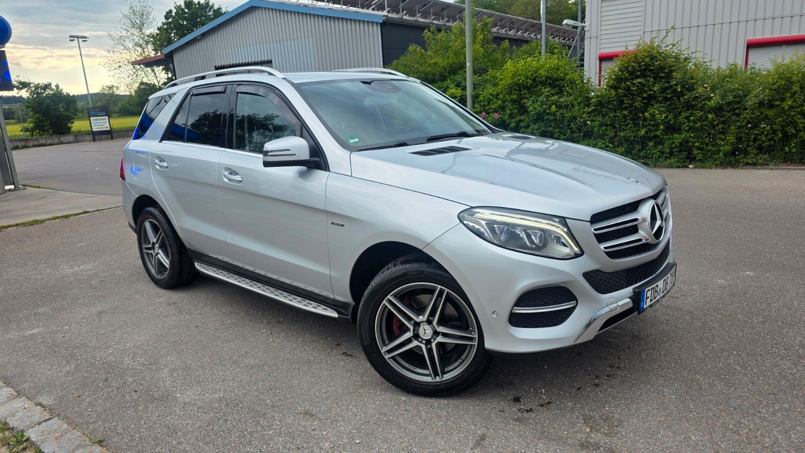 MERCEDES-BENZ GLE 350 d 4MATIC -AMG-Interieur TÜV 07/2027 