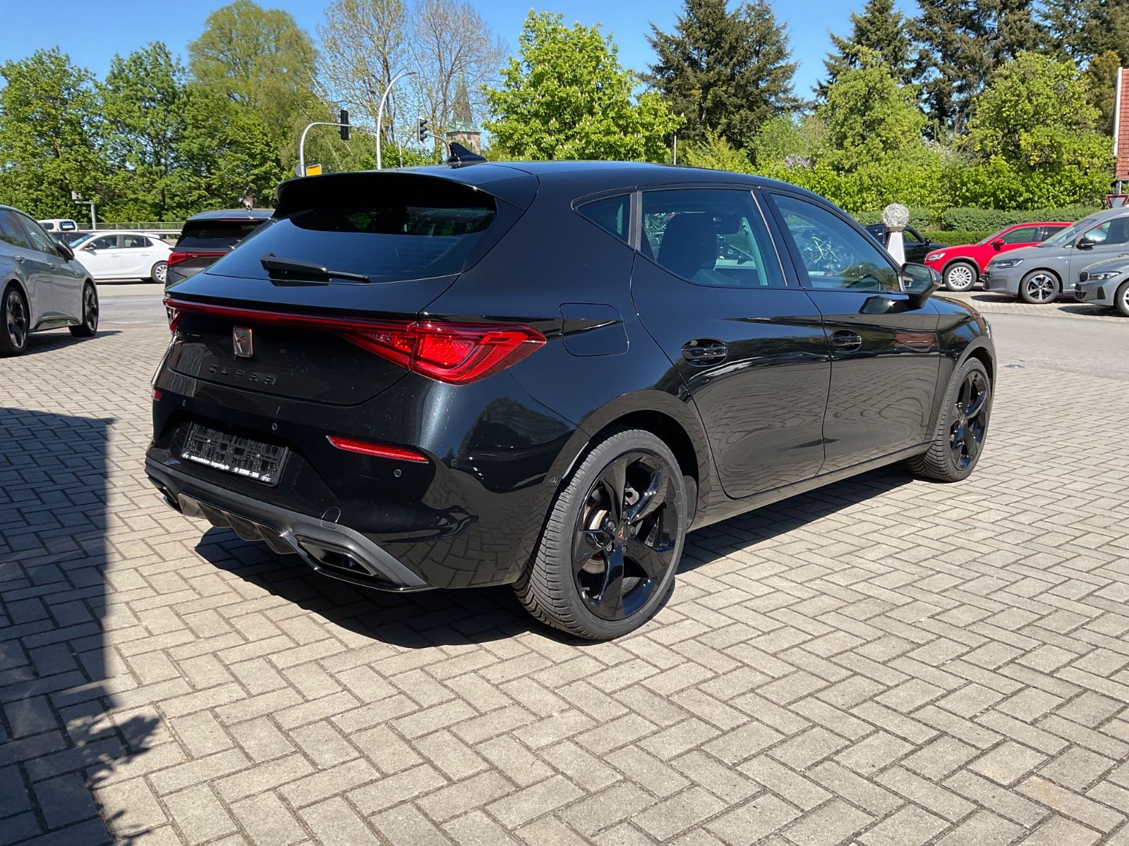 Fahrzeugabbildung CUPRA Leon 1.5 eTSI DSG,Kamera,Navi,LED,Carplay,ACC