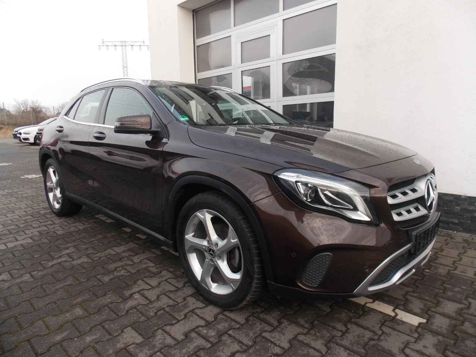 Mercedes-Benz GLA 180 Urban Business