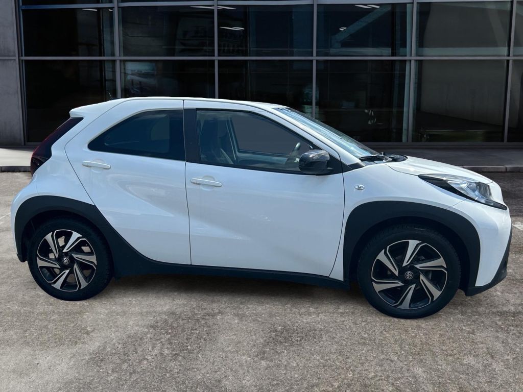 Fahrzeugabbildung Toyota Aygo X Play