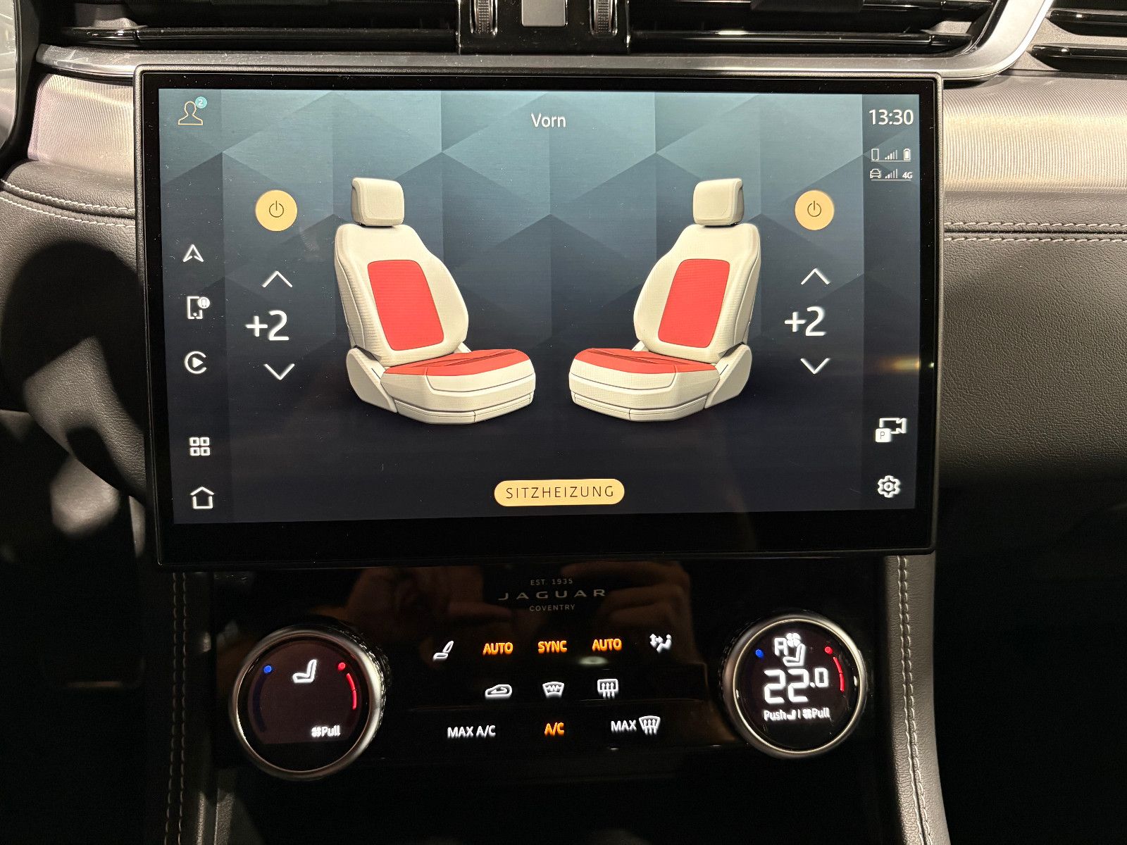 Fahrzeugabbildung Jaguar F-PACE R-Dynamic SE AWD/D300/PANO/APPLE/MEMORY/